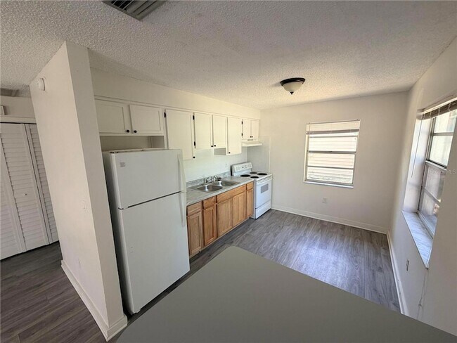 Foto del edificio - 7434 Chapel Ave