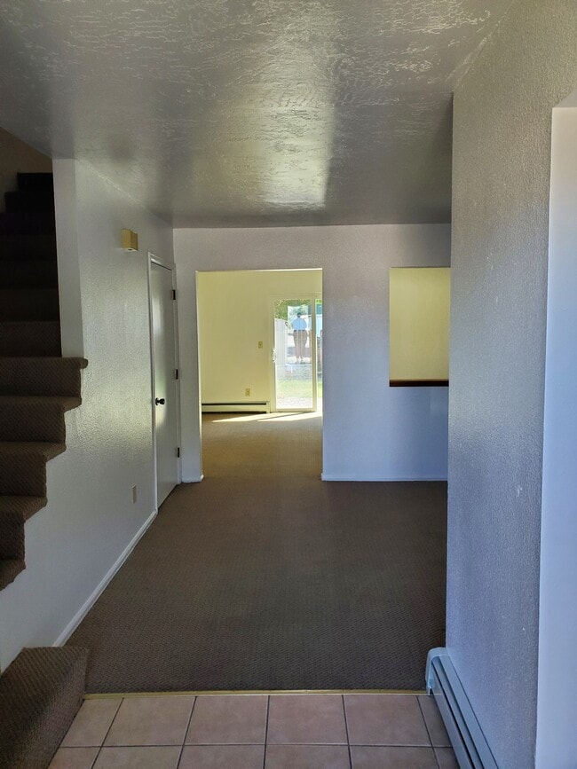 Building Photo - 138 N Willow St