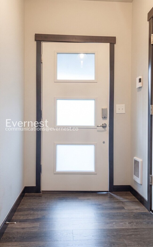 Building Photo - 129 SW 185th Ln