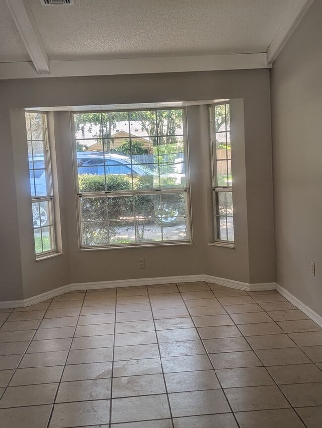 Building Photo - 3 bedroom, 2 bath