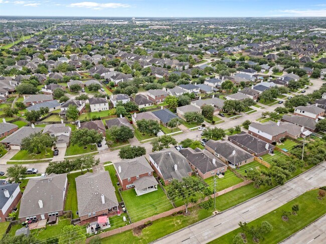 Foto del edificio - 2610 Cypress Springs Dr