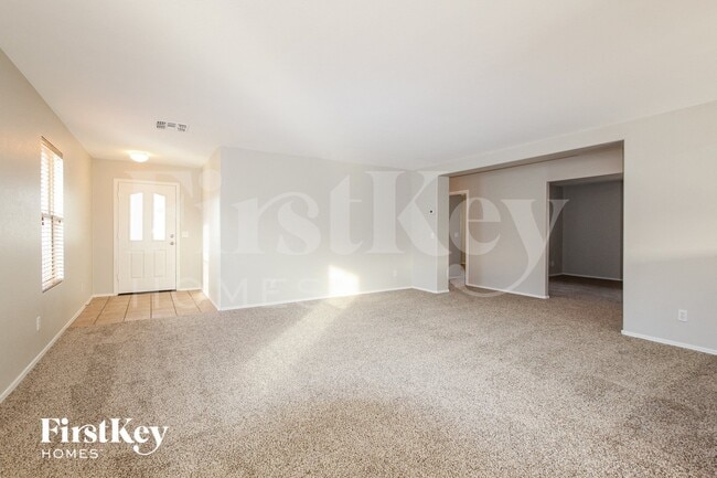 Foto del edificio - 15843 W Crocus Dr