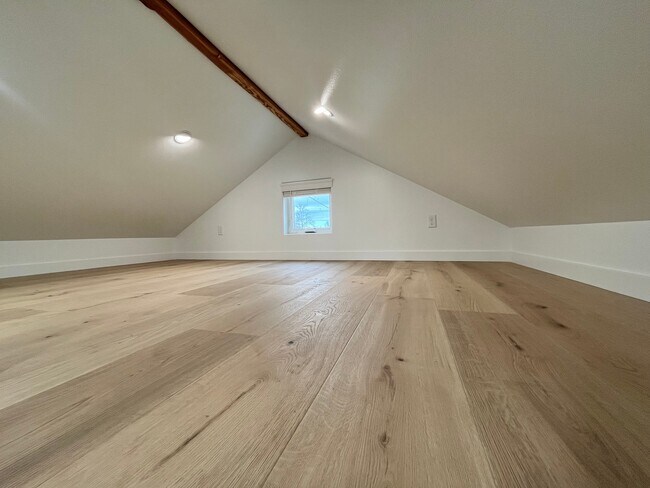 Foto del edificio - 1144 Helena St