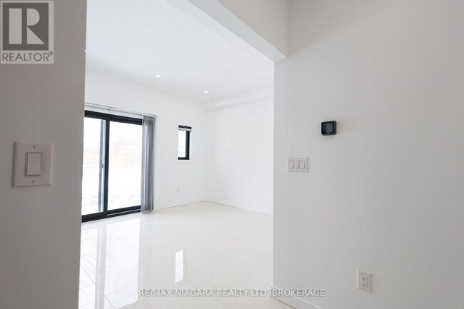 Photo du bâtiment - B - 68 FIRST STREET