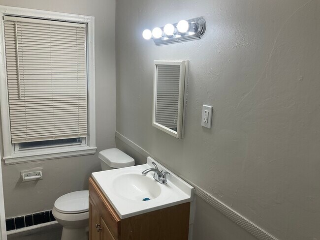 Foto del edificio - 18060 Runyon St