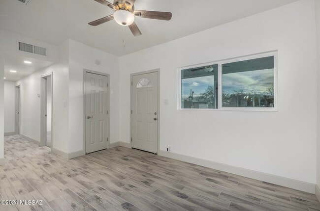 Building Photo - 6824 S Burcham Ave