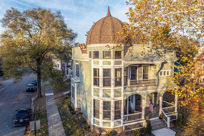 Foto del edificio - 398 W 5th Ave