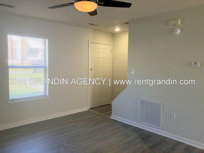 Building Photo - 2827 Clarendon Avenue Northwest - 2827