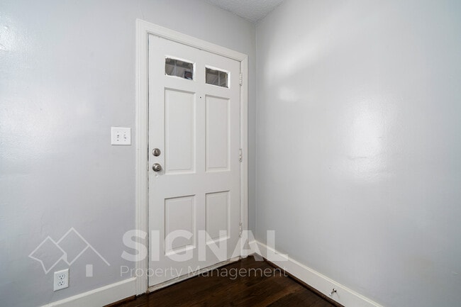 Building Photo - 4724 Terrace M