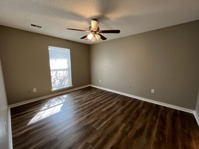 Building Photo - Renovated 4 Bedroom 2 Bath Home with 2 Car...