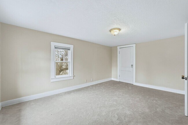 Foto del edificio - Updated 3-Bedroom Home with New Kitchen & Carpet