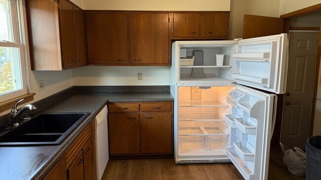 Foto del edificio - North central Ames 2 bedroom updated duple...