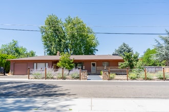 Building Photo - 1107 W Cameron St