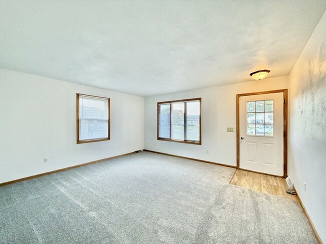 Foto del edificio - 1124-1126 Brown Dr