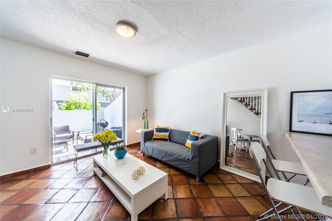 Building Photo - 798 Crandon Blvd
