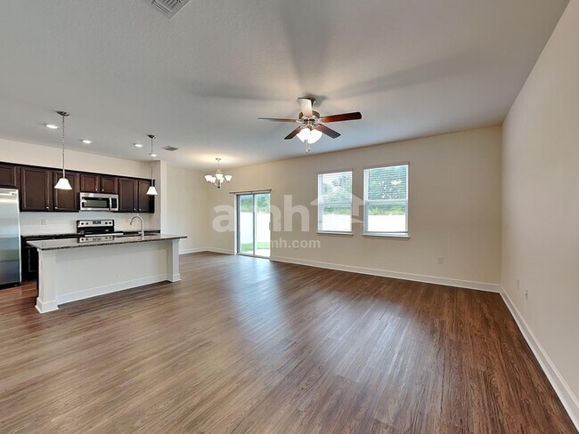 Foto del edificio - 4320 Reisswood Loop