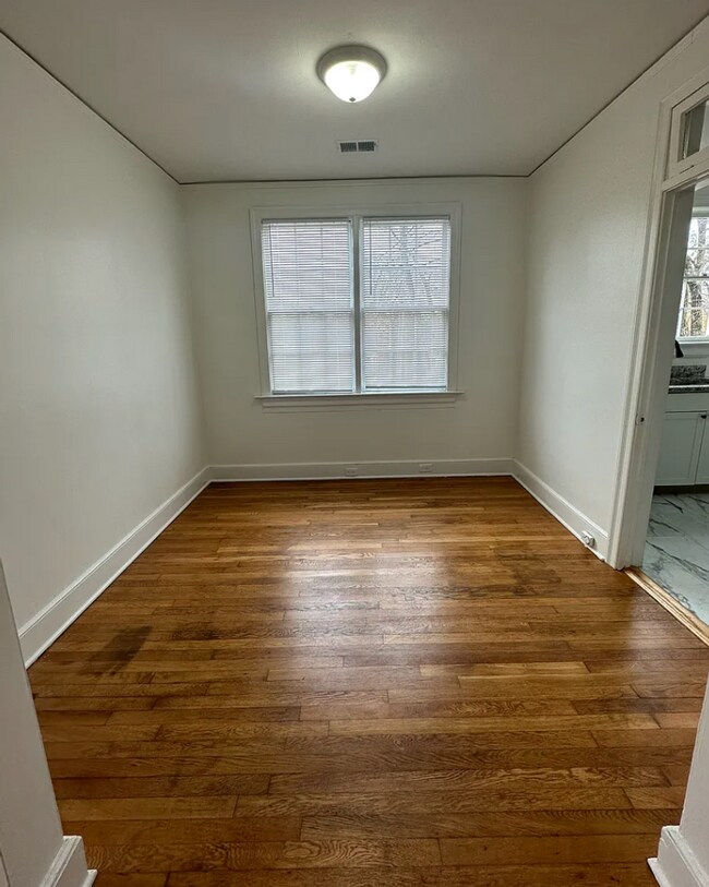 Foto del edificio - Fully Renovated 1-Bedroom Duplex in the Heart of Shandon – Minutes from USC & Fort Jackson! - 373...