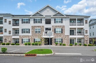 Building Photo - 915 Vanderbergh Blvd