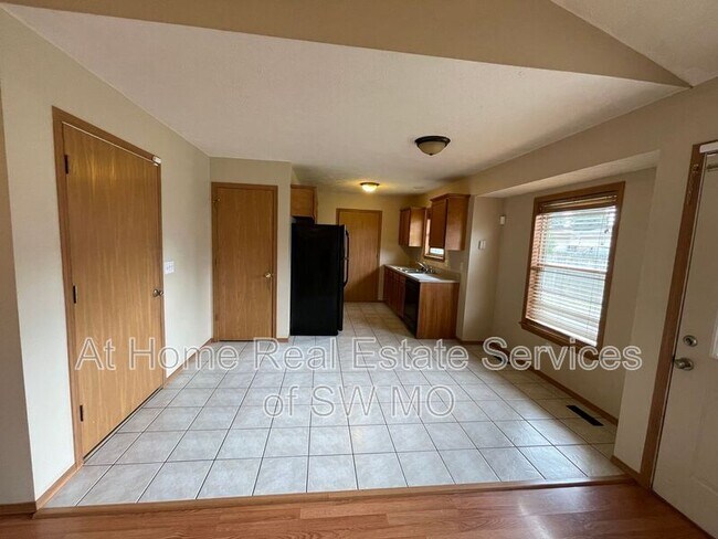 Building Photo - 3216 W Scott St