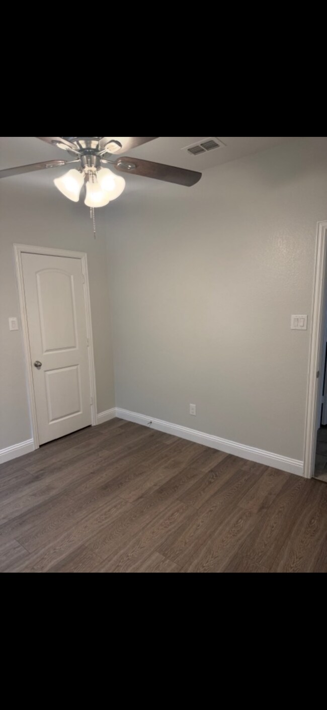 Foto del edificio - 1436 Lakeview Dr