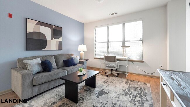 Foto del edificio - 10051 Perimeter Station Dr