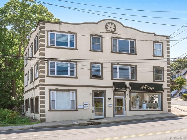 Building Photo - 11 Shore Rd