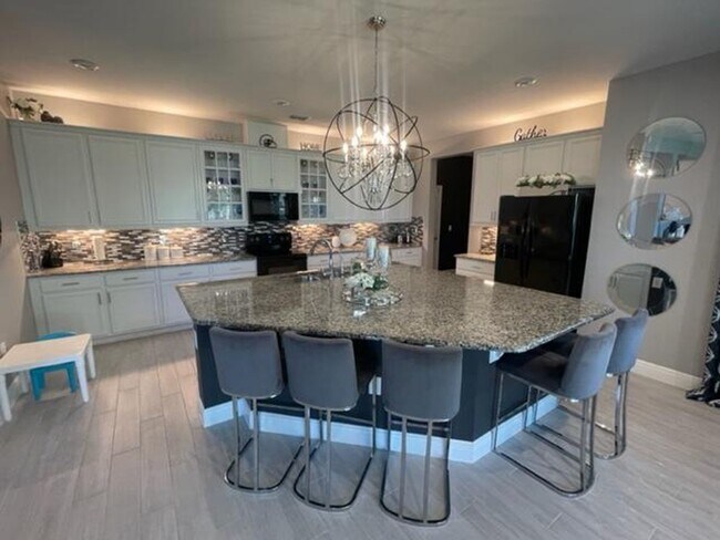 Building Photo - Beautiful 5 bedroom single family home in ...