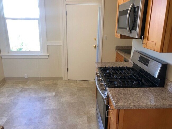 Building Photo - 2 Bedroom, 1 Bath in the Mission. Washer/D...