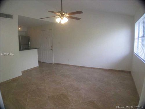 Foto del edificio - 550 S Park Rd