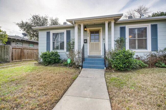 Foto del edificio - Charming 2 BR / 1 Bath in highly desirable Terrell Heights of San Antonio!