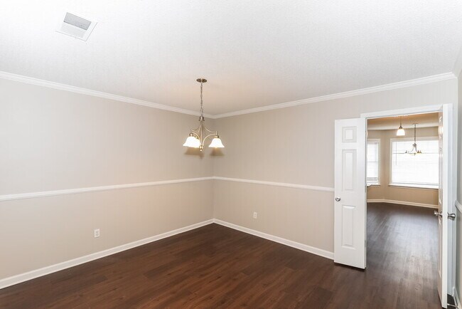 Building Photo - 1074 Red Fern Cir W