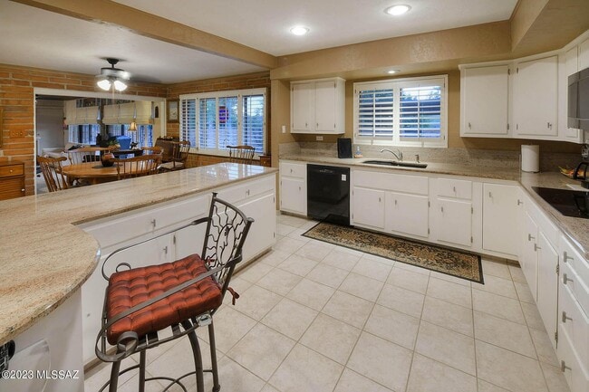 Photo - 250 W Greenock Dr House