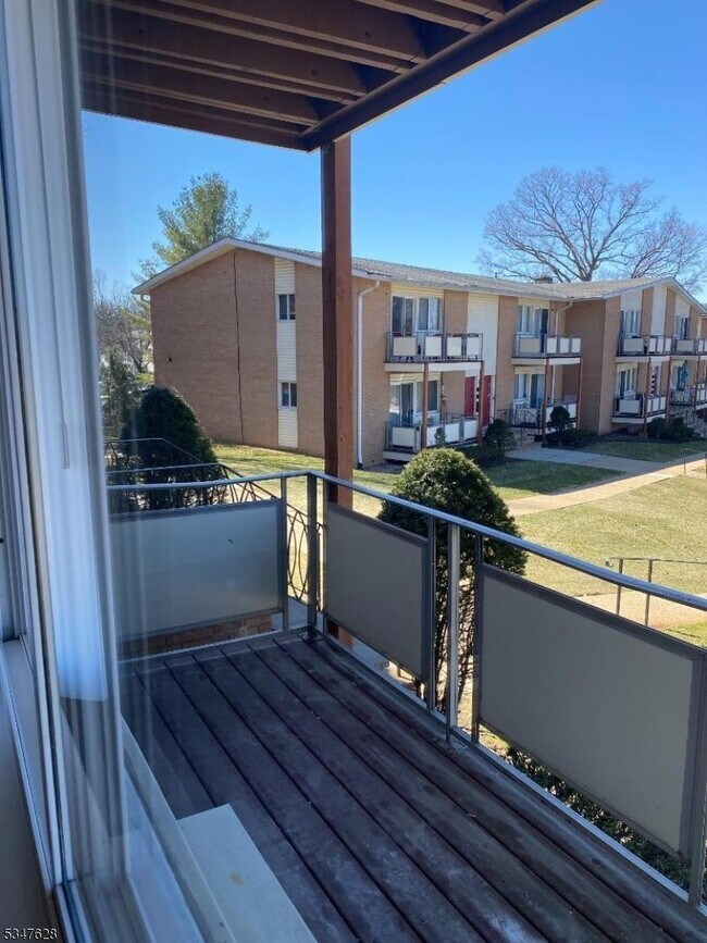 Building Photo - 156 US-46