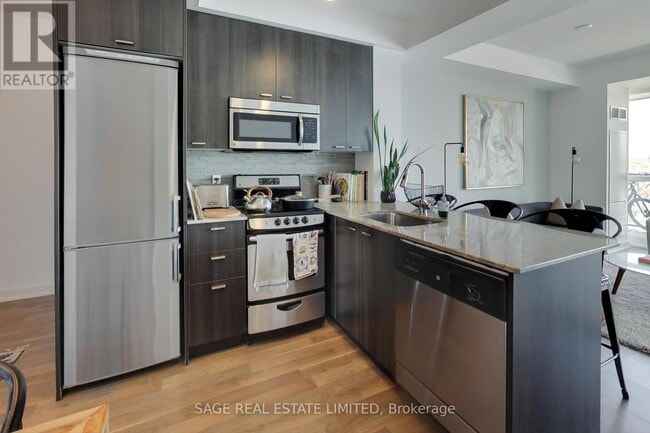 Photo du bâtiment - 775-775 King St W