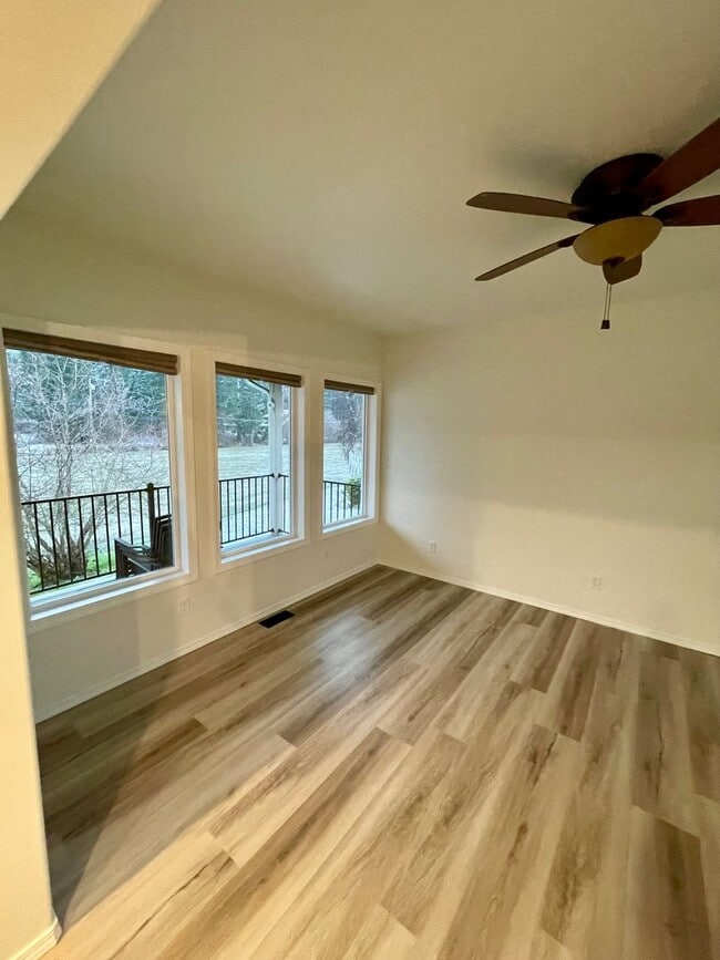 Building Photo - Stunning Riverfront Home in Sun Country