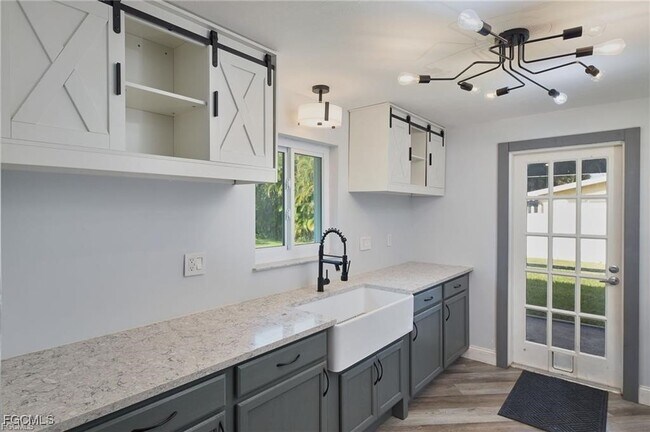 Building Photo - 1380 Sunbury Dr