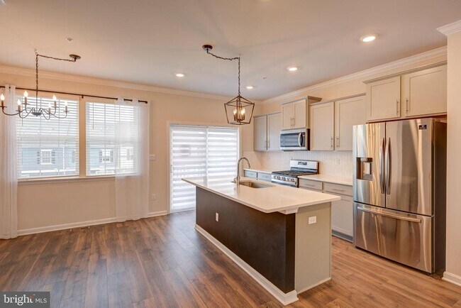 Foto del edificio - 5059 Silver Oak Dr