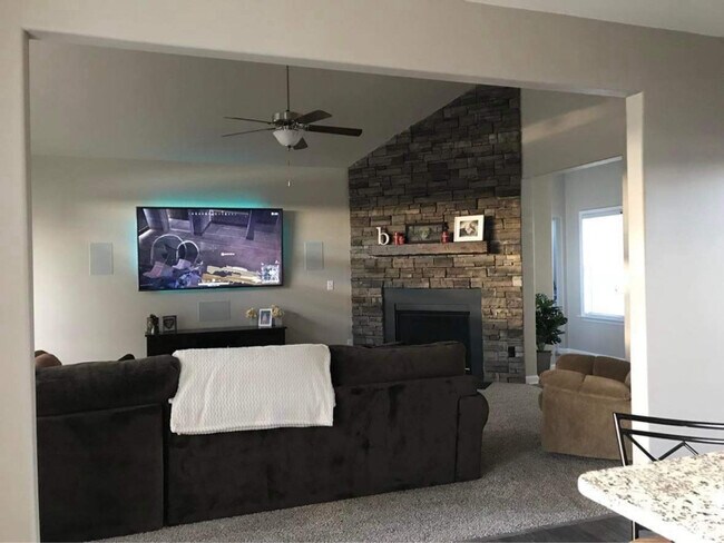 Foto del edificio - 74 Spring Dale Ln