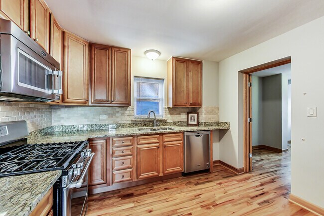 Kitchen - 2739 W Touhy Ave