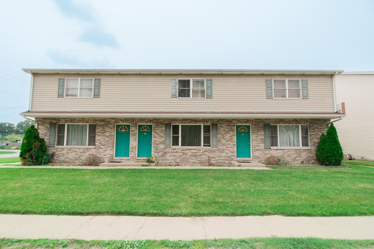 Primary Photo - 2 bedroom / 2 bathroom Townhouse for rent ...