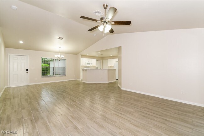 Foto del edificio - 1057 Lilac St E