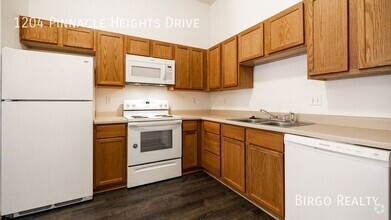 Building Photo - 1204 Pinnacle Heights Dr