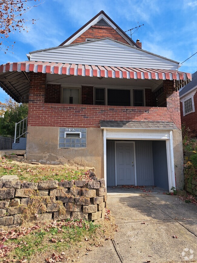 Building Photo - 1922 Victoria Ave