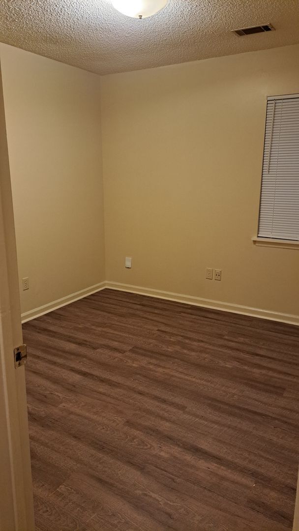 Building Photo - 111 Gala Ct