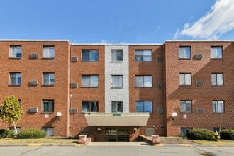 Building Photo - 900 Governors Dr
