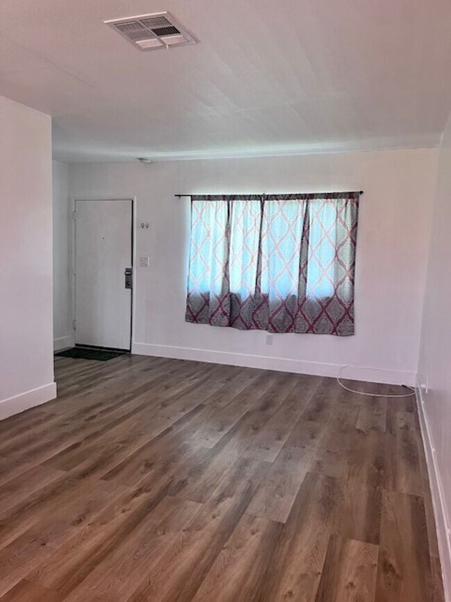 Foto del edificio - Recently Remodeled San Bernardino Home