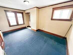 Building Photo - 10110 Parkview Ave