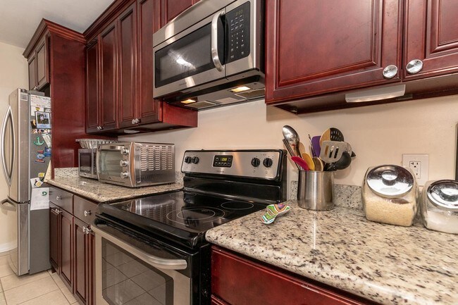 Building Photo - 511 Red Oak Dr