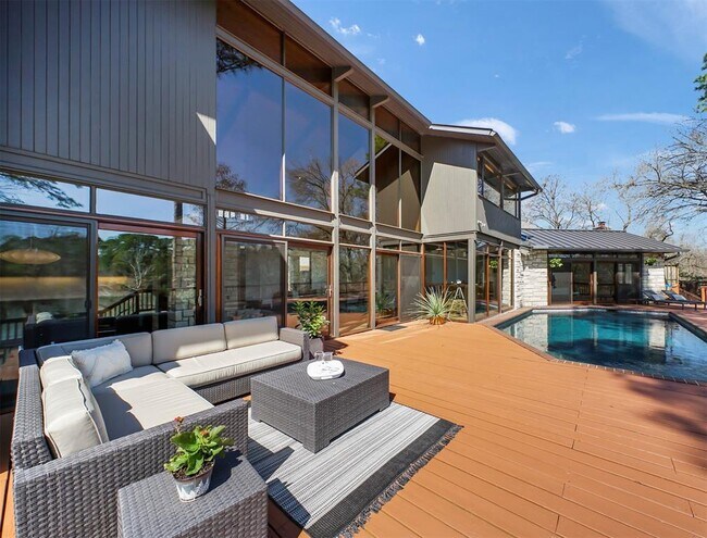 Building Photo - 1202 Trace Dr