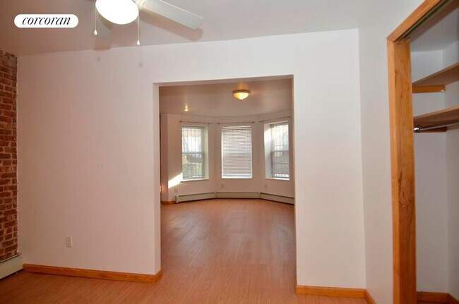 Building Photo - 11-51-51 44th Dr